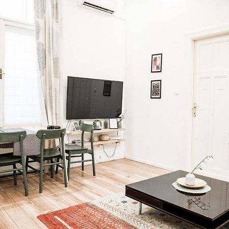 Stylish And Spacious ! Central Location Kazincy Netflix Budapeszt Zewnętrze zdjęcie