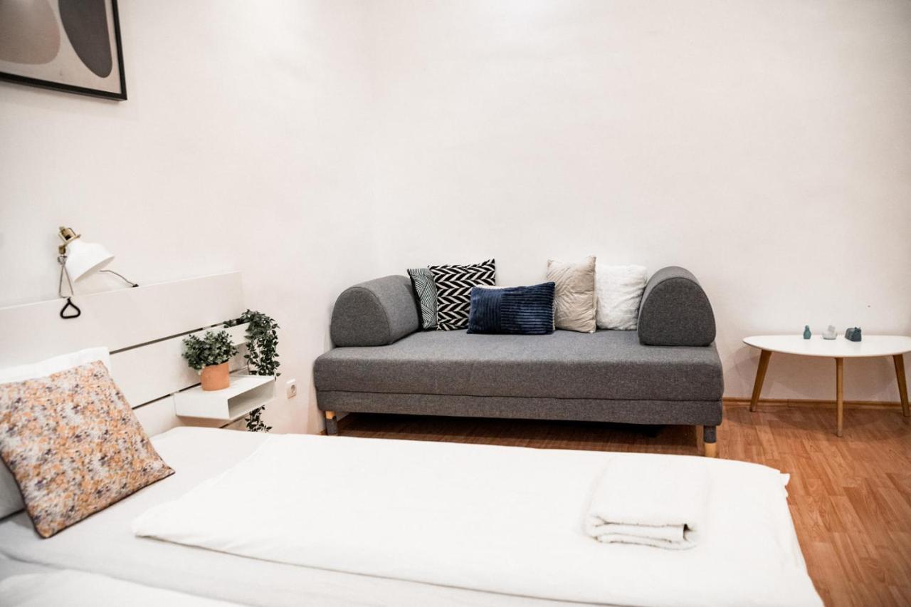 Stylish And Spacious ! Central Location Kazincy Netflix Budapeszt Zewnętrze zdjęcie