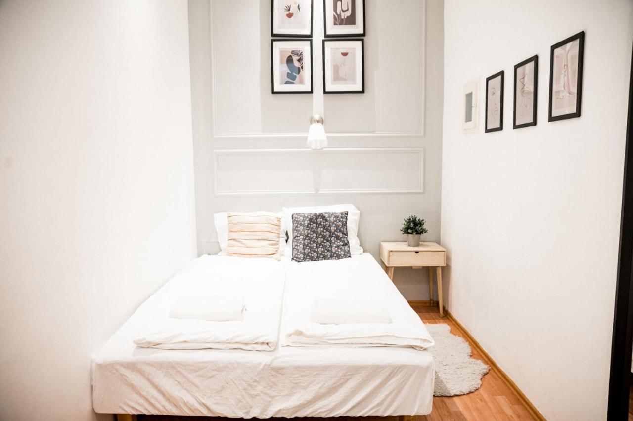 Stylish And Spacious ! Central Location Kazincy Netflix Budapeszt Zewnętrze zdjęcie