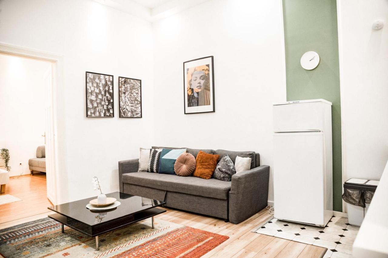 Stylish And Spacious ! Central Location Kazincy Netflix Budapeszt Zewnętrze zdjęcie
