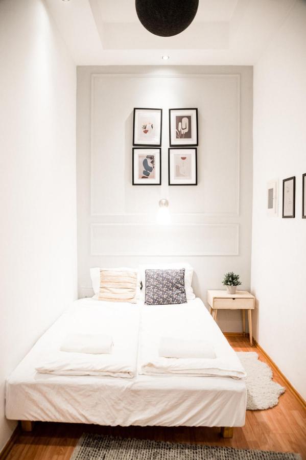 Stylish And Spacious ! Central Location Kazincy Netflix Budapeszt Zewnętrze zdjęcie