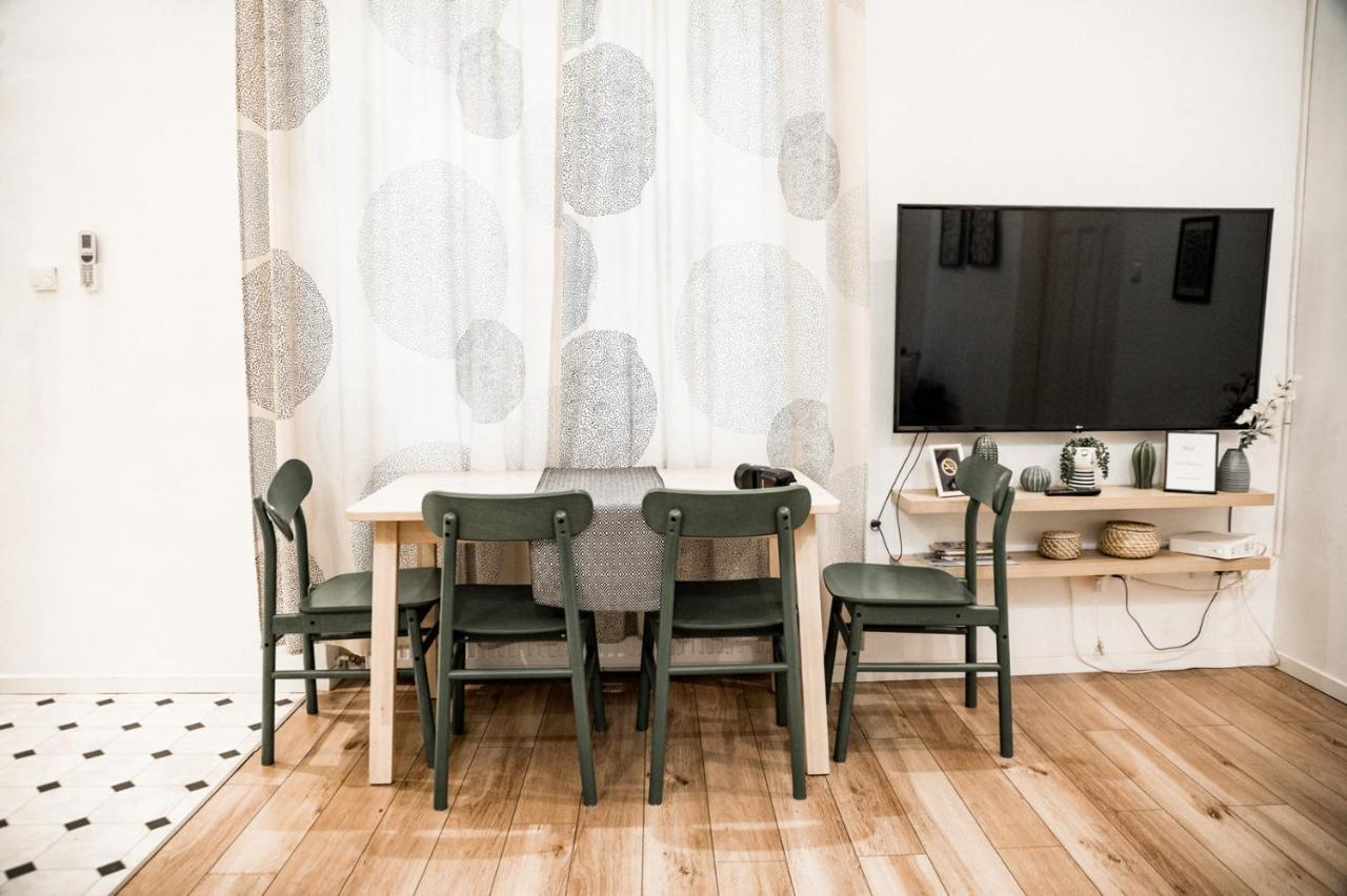 Stylish And Spacious ! Central Location Kazincy Netflix Budapeszt Zewnętrze zdjęcie
