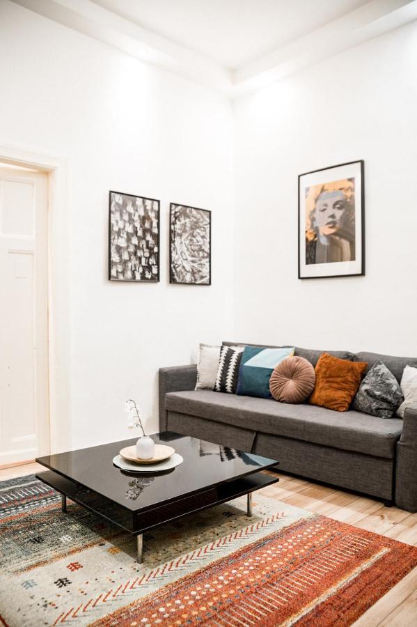 Stylish And Spacious ! Central Location Kazincy Netflix Budapeszt Zewnętrze zdjęcie