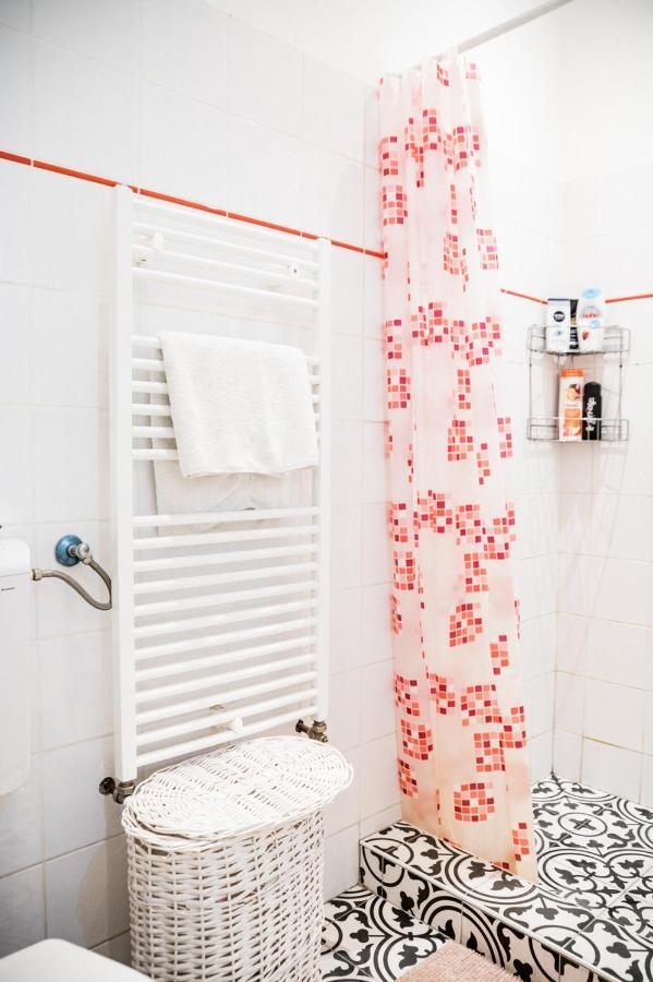 Stylish And Spacious ! Central Location Kazincy Netflix Budapeszt Zewnętrze zdjęcie